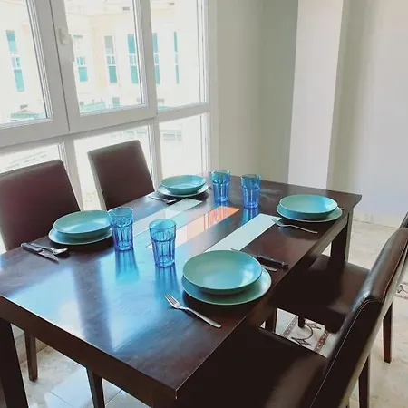 5 Personas Con Garaje A 10 Minutos De *