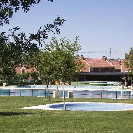 Con Piscina Y Garaje A 10 Minutos De